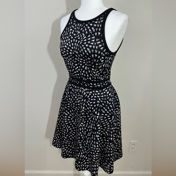 Mossimo sz X SM dress fit and flair in a black & white design Racer back style - Picture 1 of 11
